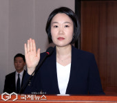 인사청문회서 선서하는 이소영 중기부 장관 후보자