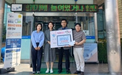 충주 교현안림동·목행용탄동, 추석 맞아 이웃돕기…취약계층·두 가구에 150만원 지원