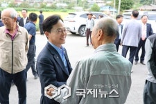 윤용근 의원, 추석 맞아 고향 부여 석동리 마을회관 방문…"어르신 덕에 지금의 제가 있어"