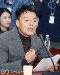 문체위 국감에서 질의 답하는 박진영
