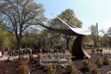 둘루스 상징 조형물 공개