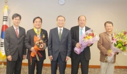 유공 동포 포상 및 동포문학상 전수식