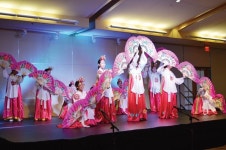 “열심히 연습한 부채춤, 아름답죠?”