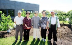 무궁화 만개한 문화회관 기대