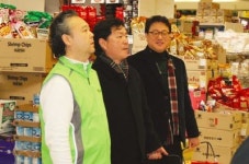  장 보다 ‘3테너’ 깜짝 공연 관람 행운 