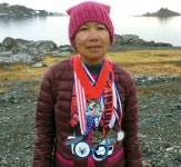  70세 여성, 7일 동안 7개 대륙서 7개 마라톤 완주 