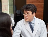  여드름, 자국이나 흉터로 남기 전 치료가 중요 