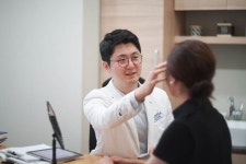  부산 에이지의원 최시훈 원장, 1:1 카톡 모발이식 상담 서비스 화제 