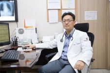  인천 위드미요양병원, 전문 간병인 시스템과 사회복지프로그램 호평 