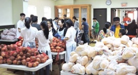  퀸즈YWCA 무료 농산물 나눔 행사 