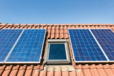  솔라 시스템 주택 4% 더 많이 팔려 