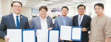  축제 기간 국제무역박람회 개최   
