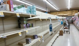 화장지도, 세정제도, 냉동식품도…살 수가 없다