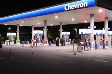 랭리 주유소서 한밤 총격전