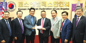 한인교계도 우크라 한인 돕기…LA한인회에 1만불 전달
