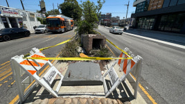 코리아타운 조형물 훼손, 3년째 방치