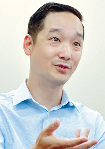 후보 10명 중 유일한 검사·교육자 경력 강점