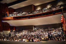 달라스, ‘신이 내린 목소리’에 흠뻑 빠지다