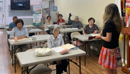 시니어들 팝송 부르며 영어도 배워