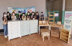 한수원 ‘반딧불 공방 동호회’, 부산 기장군에 원목 가구 기증