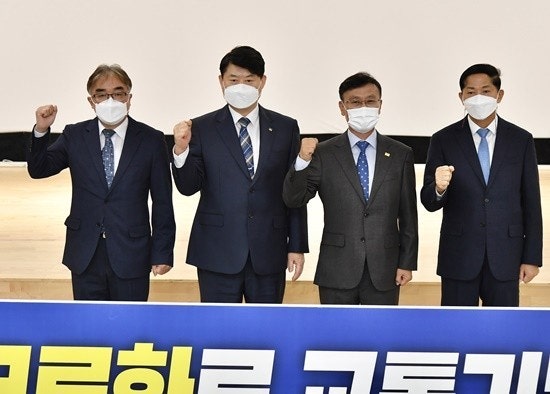 ?src=http%3A%2F%2Fimgnews.naver.net%2Fimage%2F5293%2F2021%2F11%2F08%2F0000254429_001_20211108120601990.jpg&type=sc960_832