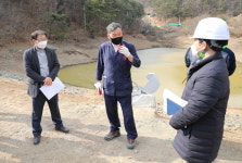 오규석 기장군수, 철마면 노후 저수지 정비 현장 점검