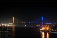 부산시, ‘광안대교’ 등에 우크라이나 평화 기원 ‘평화의 빛’ 점등