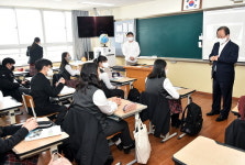 [포토] 김석준 부산시교육감, 신학기 금정지역 학교 운영·방역 점검
