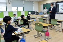 [포토] 김석준 부산시교육감, 신학기 해운대구 학교 운영·방역 점검