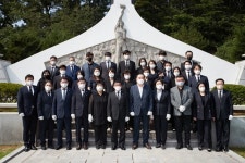 용인시의회, 현충탑 참배하며 제9대 활동 시작