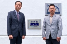 경상국립대 공동실험실습관, 국가기술자격지험장 현판식 개최