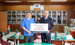 박윤규 치과원장, 경남대에 발전기금 1000만원 기탁