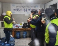 부산시자원재활용센터, 청소운반 직원들에 무료 어묵 제공