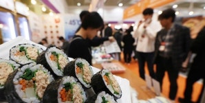 [新유통대전③] 김밥·떡볶이·핫도그…‘K-푸드’ 영토 넓히는 식품업계