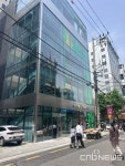 [생생르포] “K뷰티 랜드마크 떴다”…CJ올리브영 ‘홍대타운’ 가보니