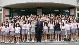 ‘약속’지킨 이희완 보훈부 차관, 칠곡 순심여중 방문