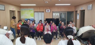 청송 이전초등학교 전교생, 주산지경로당 어르신께 온기를 전하다