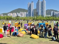 부산시민공원 ‘잔디밭 도서관’ 한 달 만에 2만 명 돌파…‘북크닉’ 열풍