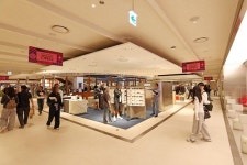 신세계백화점, 의정부점 여성 패션 전문관 리뉴얼