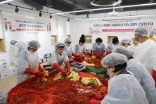 경기도 전세피해지원센터, IBK기업은행 동수원지점 임직원들과 전세사기피해자 위한 김장 봉사활동 펼쳐