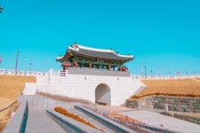 경북 읍성 따라 걷는 시간 여행…골목·시장으로 이어지는 옛 고을의 흔적