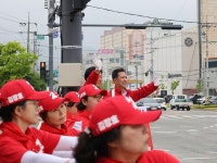 [포토] 김장호 구미시장 후보, 인동광장사거리서 출근길 유세
