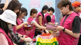 에이지이엔티 크리에이터 12명, 강남서 폐플라스틱 새활용 봉사