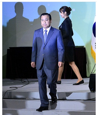 이 총리 사의표명…朴대통령, 귀국후 수용방침