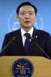 법무법인백한 | 김현웅 법무 "한 위원장, 법치 파괴의 전형…복면시위 양형 대폭 상향할 것"
