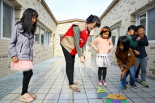 롯데마트, 남양주 반려동물복지센터 봉사활동 진행...매장서 사료 구입하면 자동 기부도
