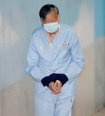 부영그룹 이중근 회장, 건강악화로 보석 석방…