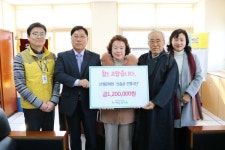 산음골극단 산엔청복지관에 후원금 전달