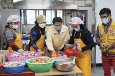 사천시 코로나19 대응, 최재원 부시장 무료경로식당 현장 점검 나서