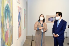 안병용 의정부시장, 미술도서관 도서관 속 작업실展 관람
